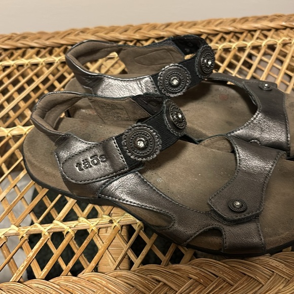 TAOS Eden 2 Silver Pewter Women's Size 7 Strap Flat Comfort Sandals - Picture 2 of 6